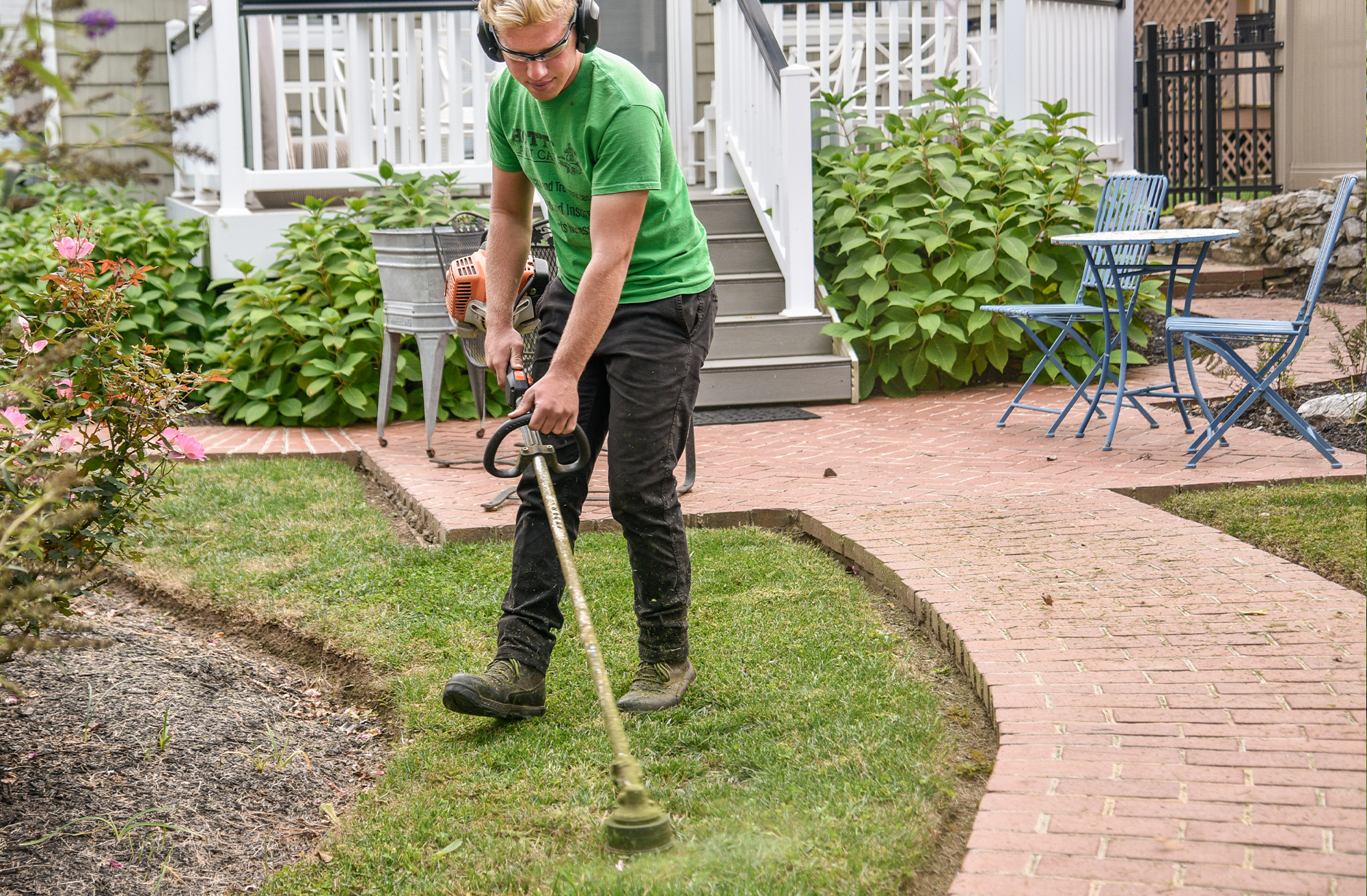 The Benefits of Using a Professional Lawn Care Service
